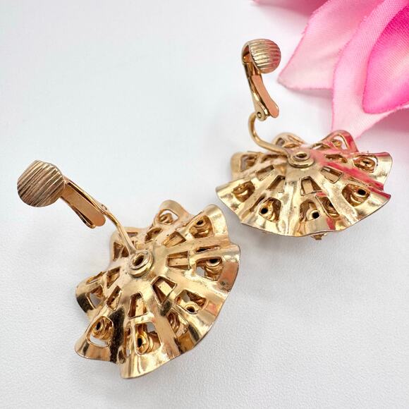 Vintage Rhinestone Faux Pearl Flower Clip On Earrings Gold Tone Elegant Glam 50s - Picture 7 of 13